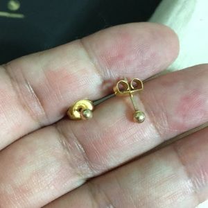 🖤14K Gold 💕stud earrings for starter